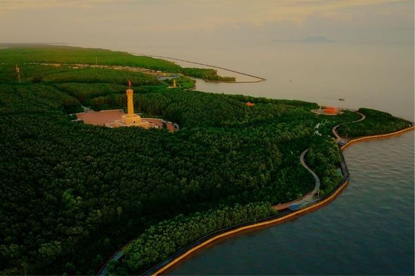 Cà Mau đẩy mạnh chiến lược du lịch bền vững - Định vị tương lai du lịch xanh-image