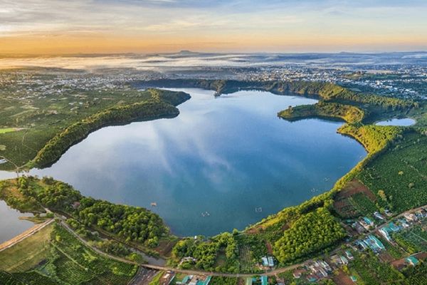 Xuân về trên Phố Núi du lịch Pleiku vươn mình rực rỡ - Tìm về bản ngã giữa đại ngàn xanh và nắng vàng Cao nguyên-image